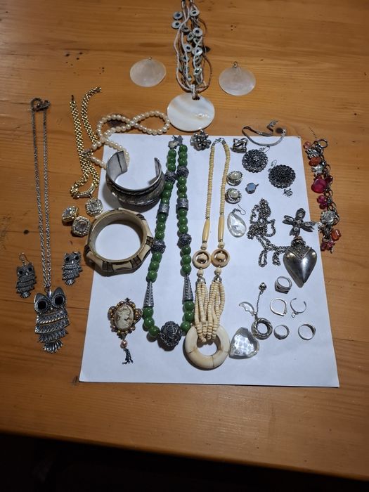 Продавам различни бижута