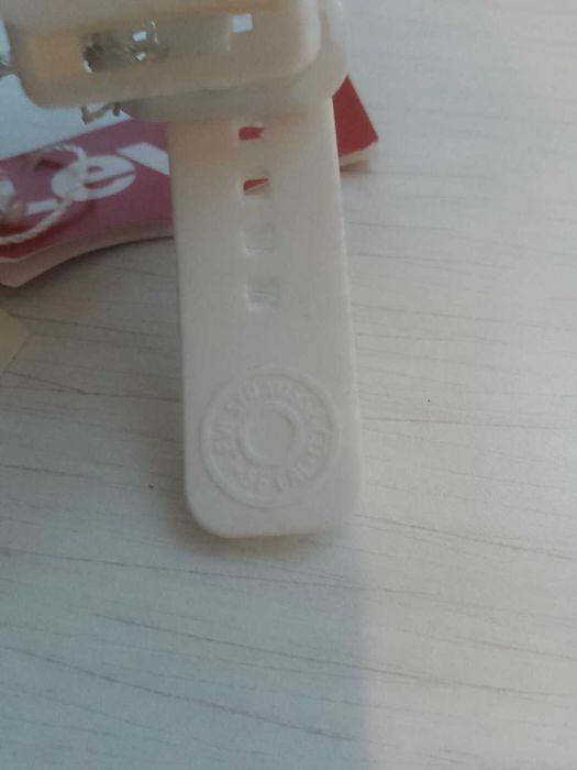 Levis  чисто нов дамски часовник с кристали Swarovski