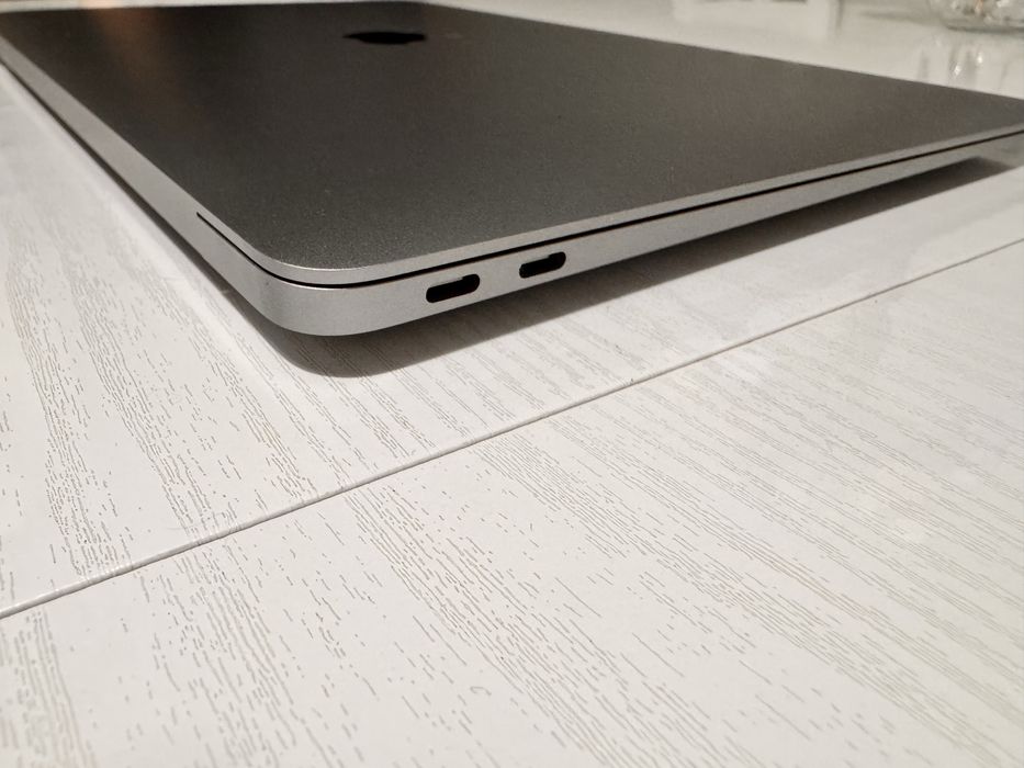 Продам MacBook Air M1 8/256 GB 13’