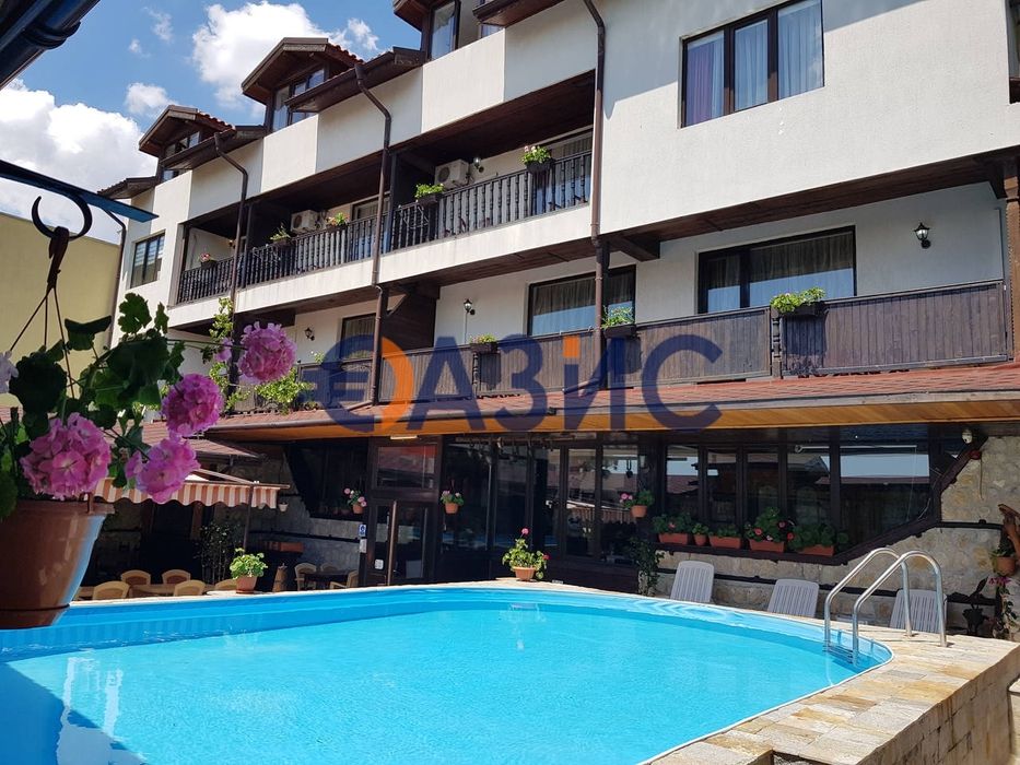 Семеен хотел с ресторант в село Кошарица, България, 744 кв. м, 749000