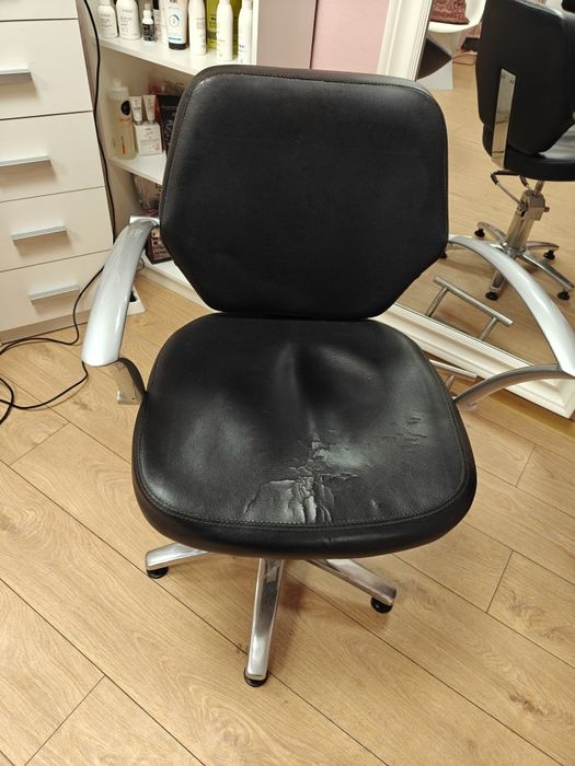 Измивна колона и фризьорски стол