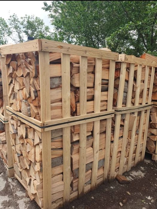 Brichete din rumeguș de fag premium livrate la domiciliu