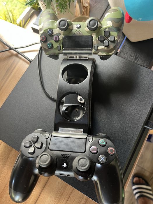 Продавам Playstation 4