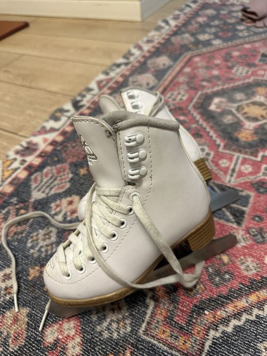 Продам коньки фигурные