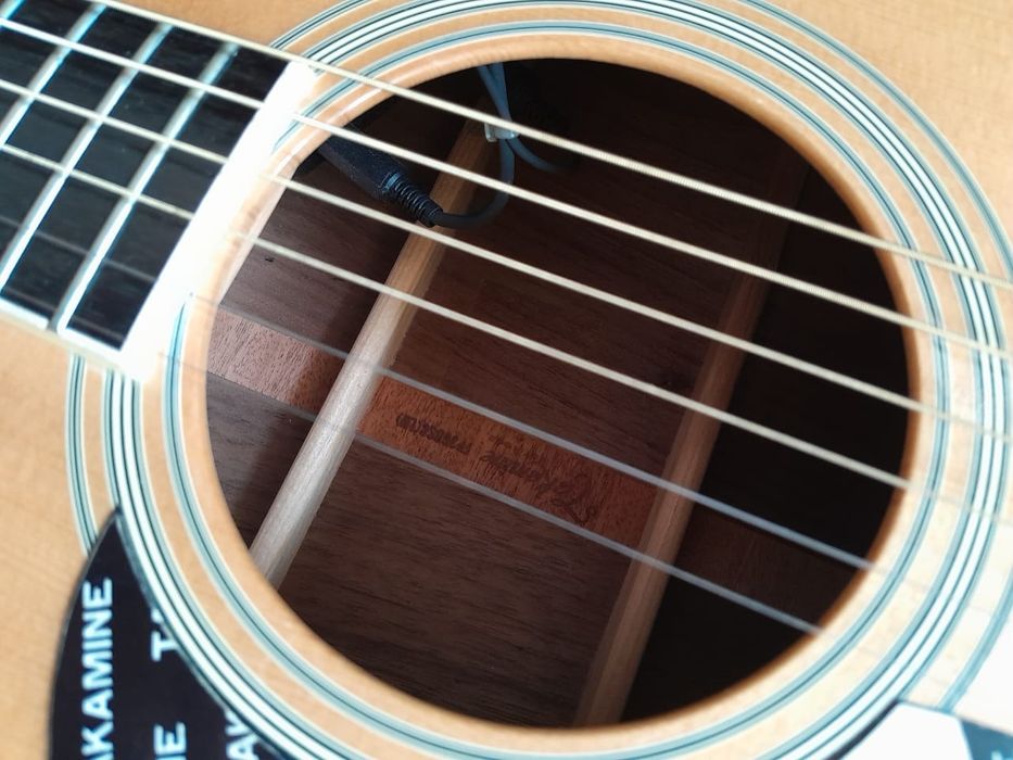 Гитара и усилитель звука