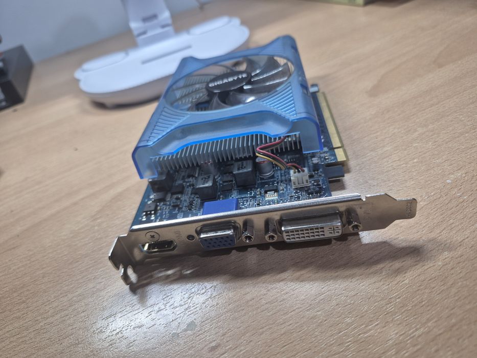 Видеокарта Nvidia GeForce gt220