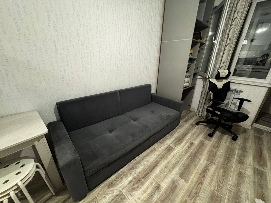 Диван трёхместный