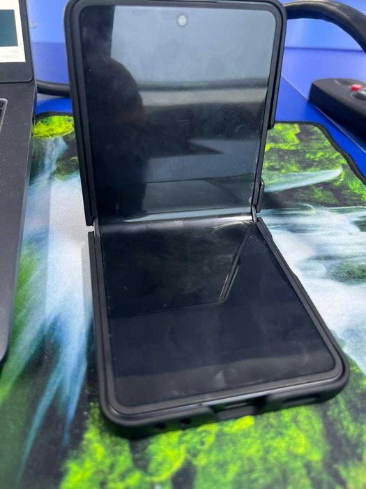 Смартфон Samsung Galaxy Z Flip  7 /256Gb