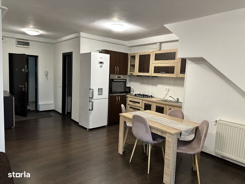 Apartament cu 3 camere ( duplex ) de închiriat