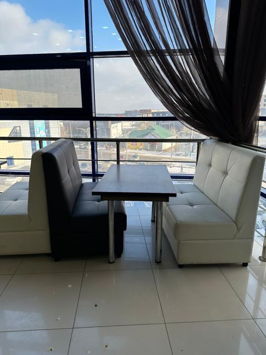 Диван для кафе, в отличном состоянии