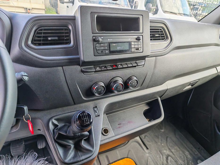 Vand Renault Master cu prelata si lift