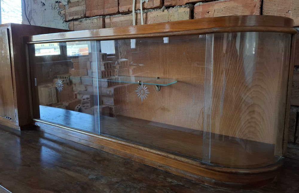 Стар бюфет – за реставрация