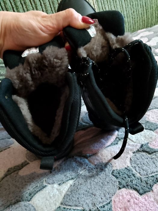 Продам ботинки зимние на мальчика