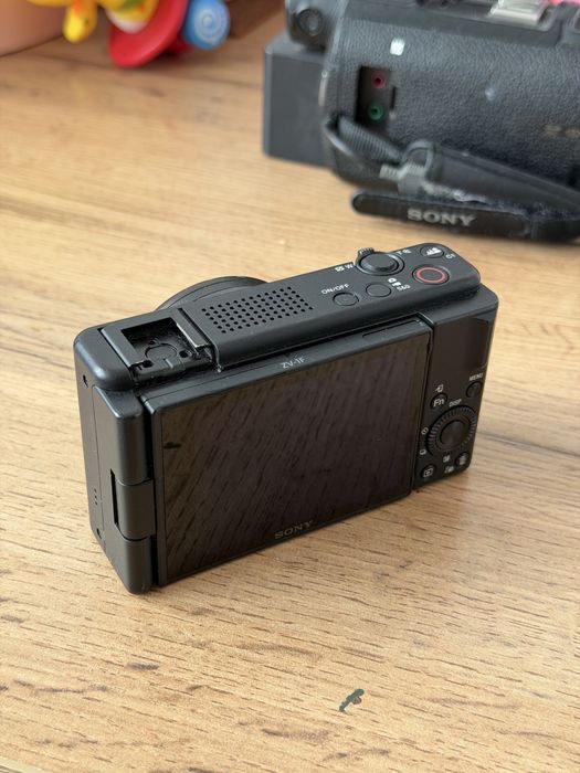 Sony ZV1F новая.