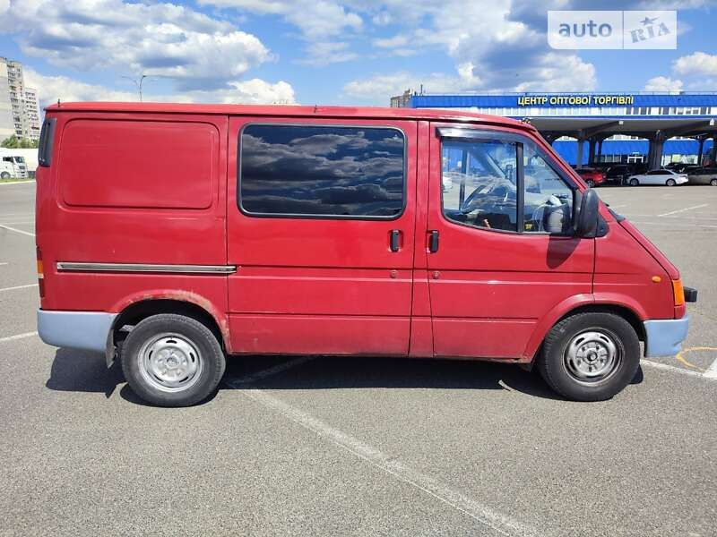 Продается Форд транзит в нормальном состоянии.