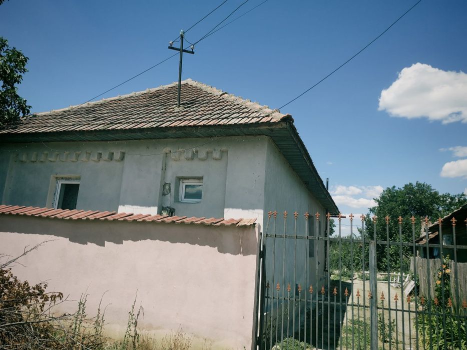 Vand casa in comuna bistret