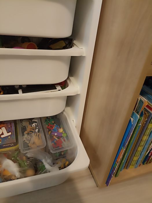 Шкаф за играчки  с кутии