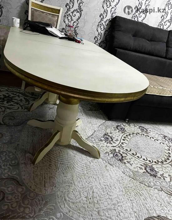 Продам мебель б/у шкаф и стол со стульми