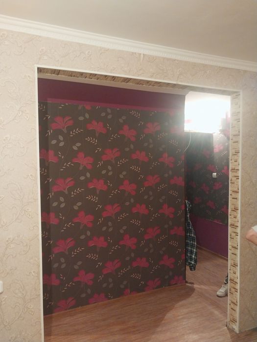 Бир комнаталы уй жалга бериледы Алашахана кошесинде орналаскан.