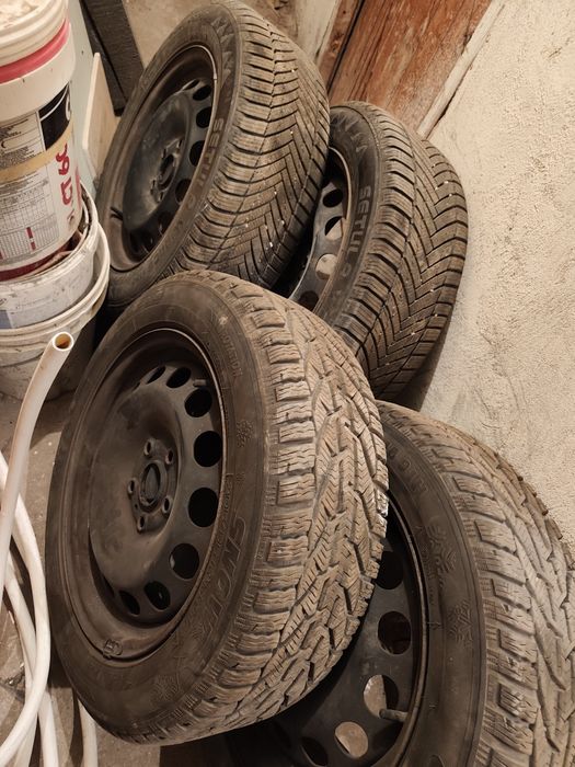 4бр. Железни джанти 16 5х112 със зимни гуми 205/55 R16 и 235/65 R16C firestone