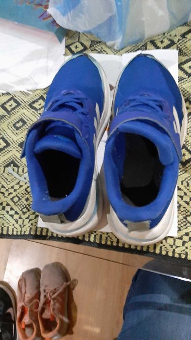 Продавам детски маратонки adidas