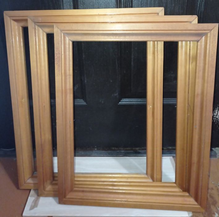 Рамки под картины есть 3 шт