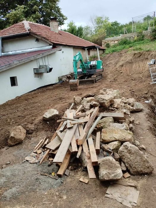 Услуги с багер и самосвал Русе     350 лв