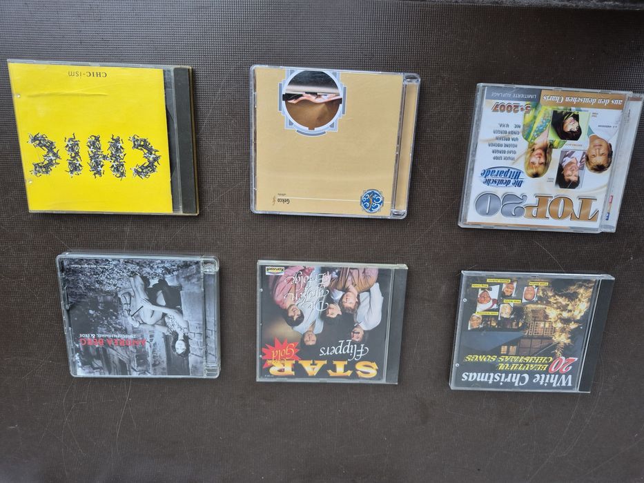 Vând Lot 30 CD cu muzica usoara mixta straina la chitara artisti internationalii

- Tot lotul de 50 CD cu muzică usoara mixta straina 250 lei (aproxim