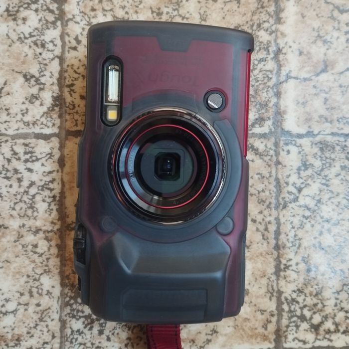 Olympus Tough TG 6 red