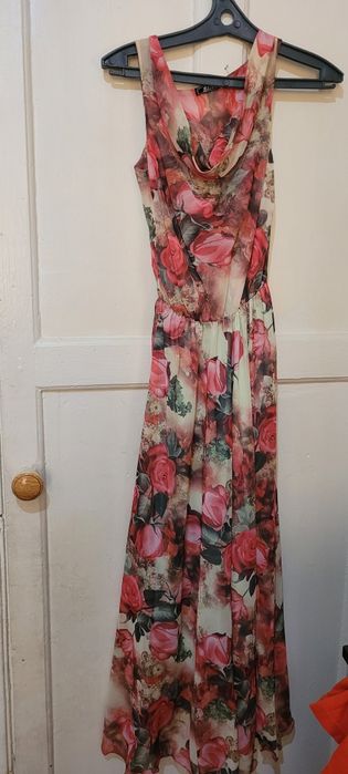 Разгрузка платьев