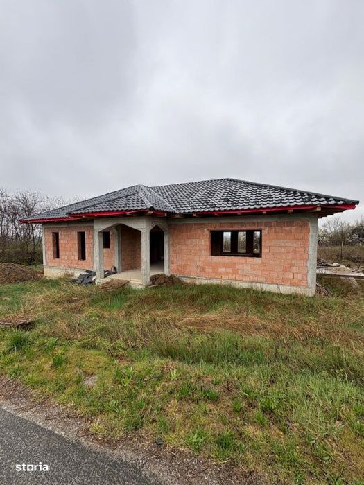 Casa parter stil mediteranean, 115 mp utili + teren 470 mp, demisol 30