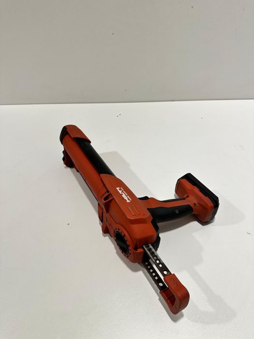 Pistol silicon Nuron HDE 500 parchet bicomponent beton