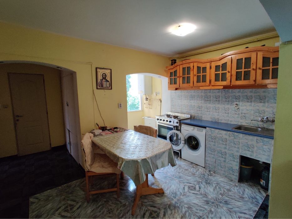 Inchiriez apartament cu 3 camere