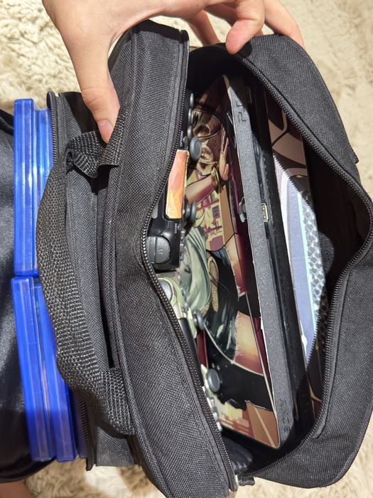 PS4 slim-1Tb с 2 джойстика