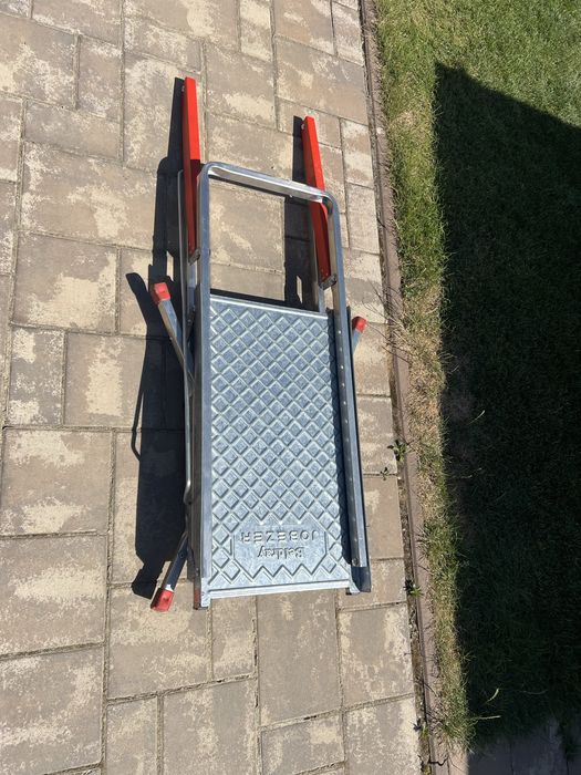 Scara Aluminiu cu platforma Dresing