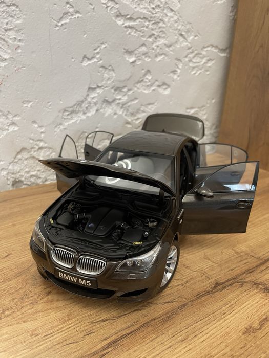 Модель BMW M5 масштаб 1:18, коллекция