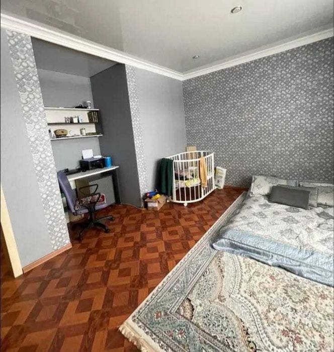 Просторный двухэтажный дом в отличном районе