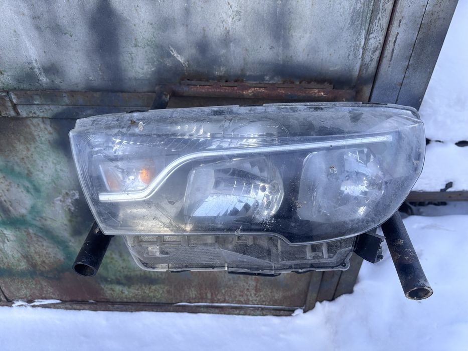 Лада Веста Фара левая