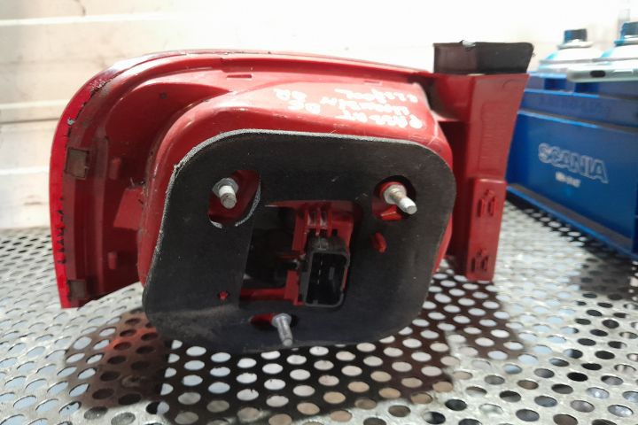Lampa / Tripla stop dreapta pe aripa Volkswagen VW Passat B6