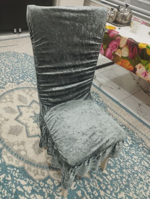 Стол и стулья хорошом состояние