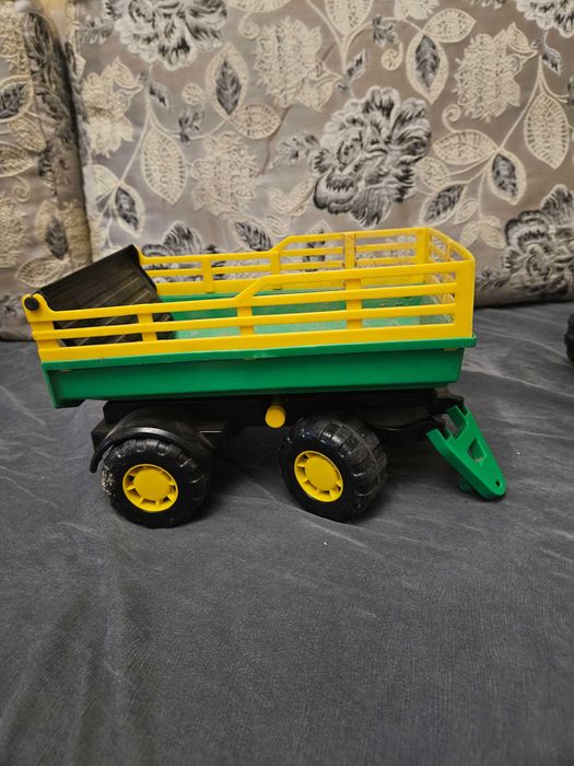 Трактор с прицепом