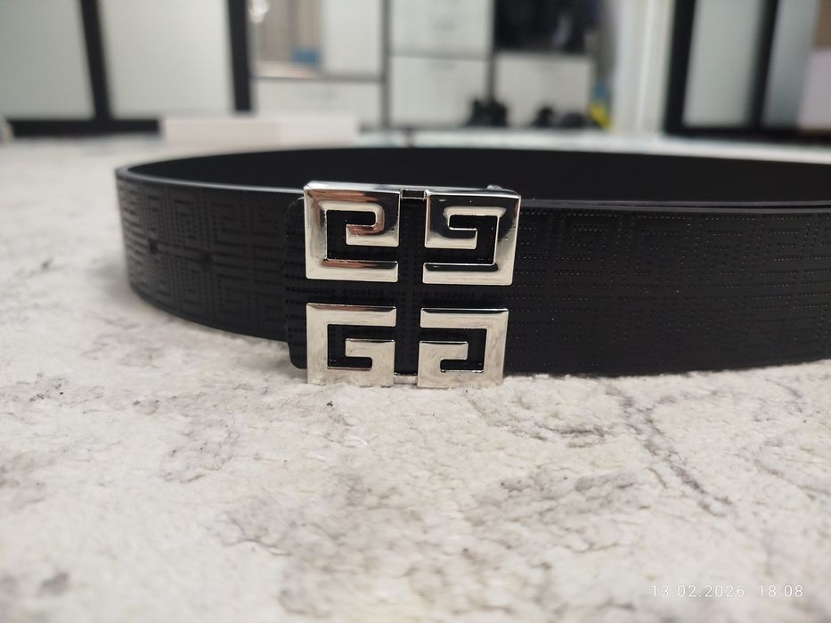 Продам ремень Givenchy новый.