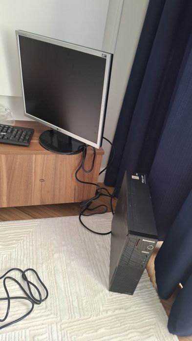 Монитор с систпмным блоком