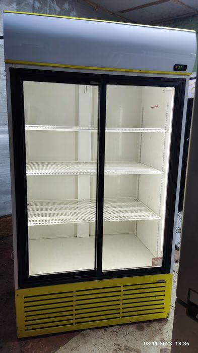 Витринный холодильник б/у