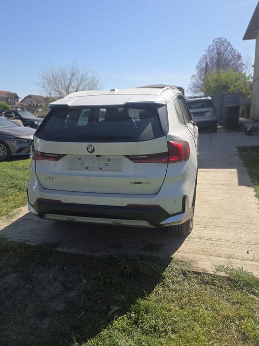 Vând bmw x1  avariat