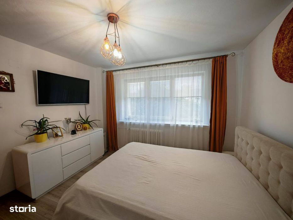 Decomandat, str. Anul 1848 (centru), doua balcoane, etajul 3/4.