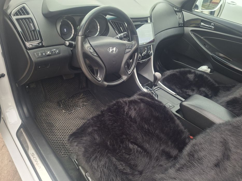 Hyundai srochna sotiladi