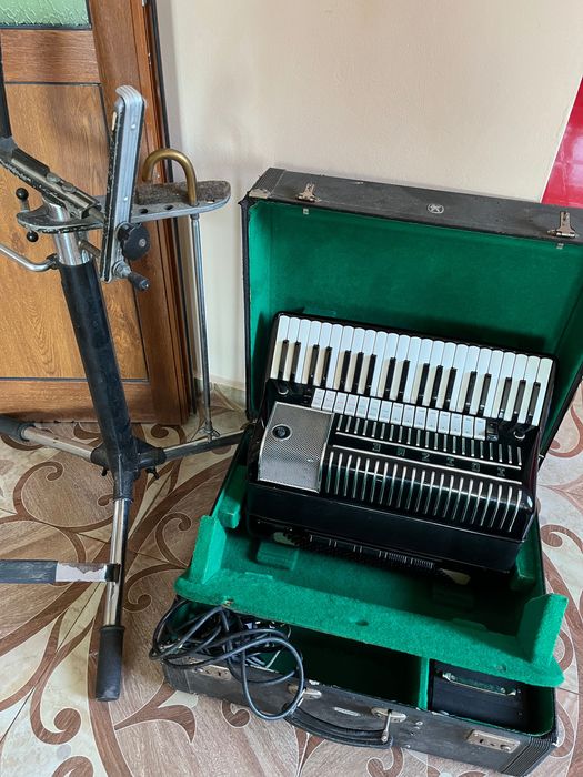 Електрически Акордеон Хонер / Hohner 120 баса