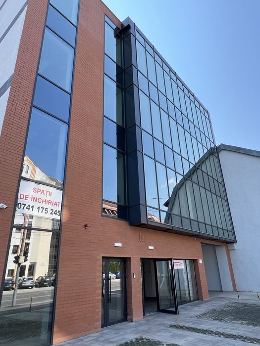 Spatiu de Birouri/Clinica/Comercial nou in centru.