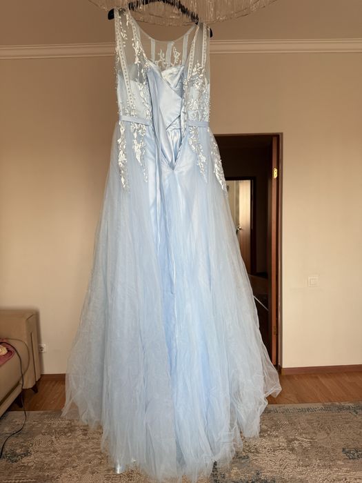 Продам вечерние платья